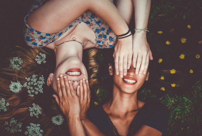 Waarom het ok&eacute; is om soms jaloers te zijn op je bestie