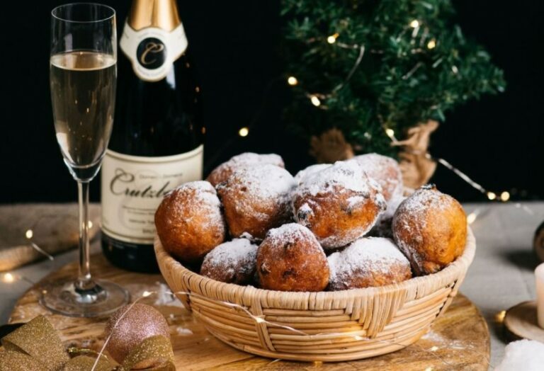 OMG, yes: deze chocolate chip oliebollen met salted caramel zijn perfect voor NYE