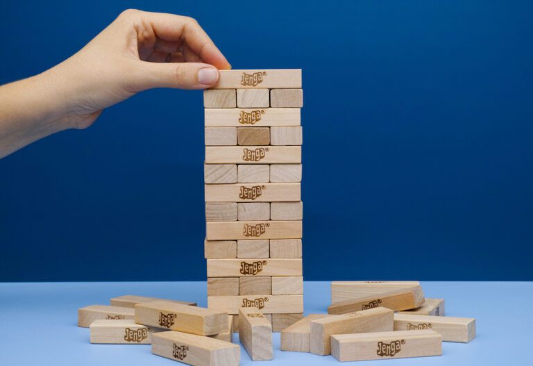 Vanaf nu is dit Yenga drankspel jullie go-to spel voor de zaterdagavond