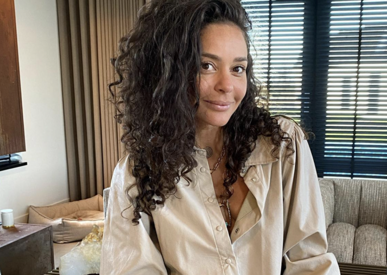 Fajah Lourens heeft haar borstimplantaten laten verwijderen en zo ziet dat er nu uit