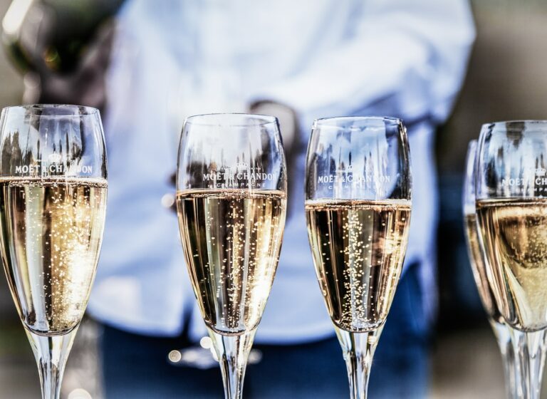 VIDEO: waarom is champagne duurder dan wijn?