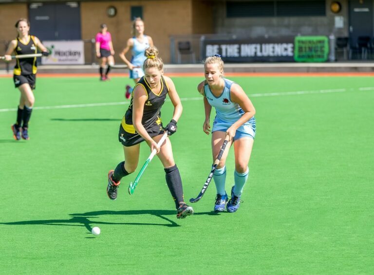 Wat hockeymeiden altijd naar hun hoofd geslingerd krijgen