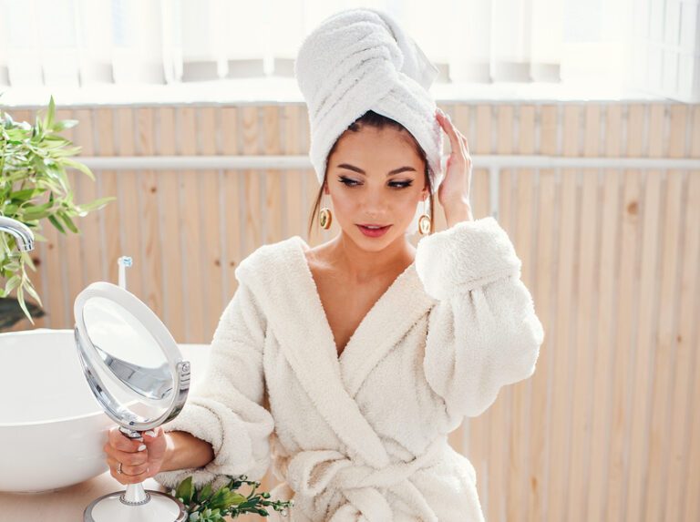 Luie meiden opgelet! Zo verwijder je &lsquo;s avonds in een paar seconden je make-up