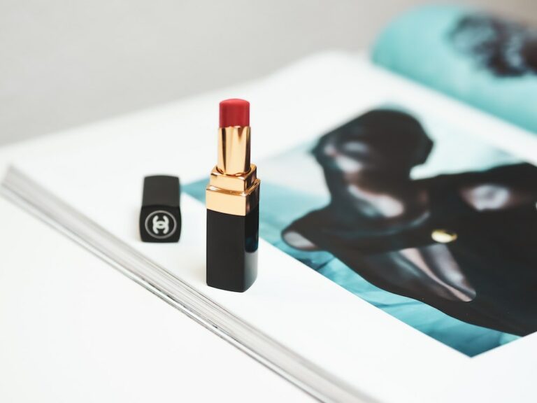 Black Friday 2020: deze rode lipsticks scoor je deze week met heel veel korting