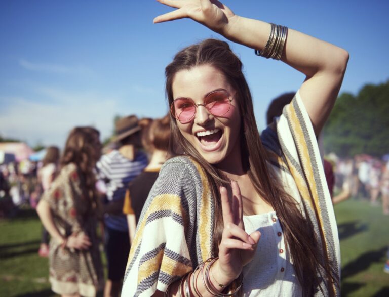 Shop hier de leukste brillenkoordjes voor je fashionable lentelook