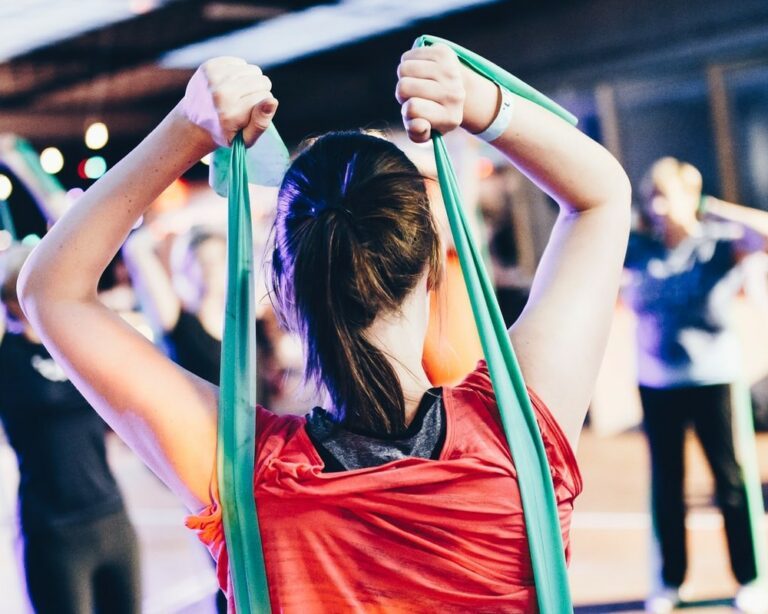 5x sportoefeningen met een elastieken band voor een home-workout