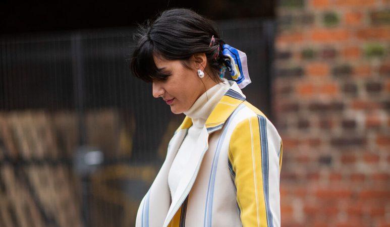 3 tr&egrave;s chic outfits om een lage knot met sjaaltje bij te dragen