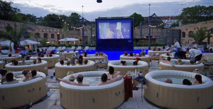 Films kijken vanuit een jacuzzi? Dat kan straks bij deze pop-up cinema