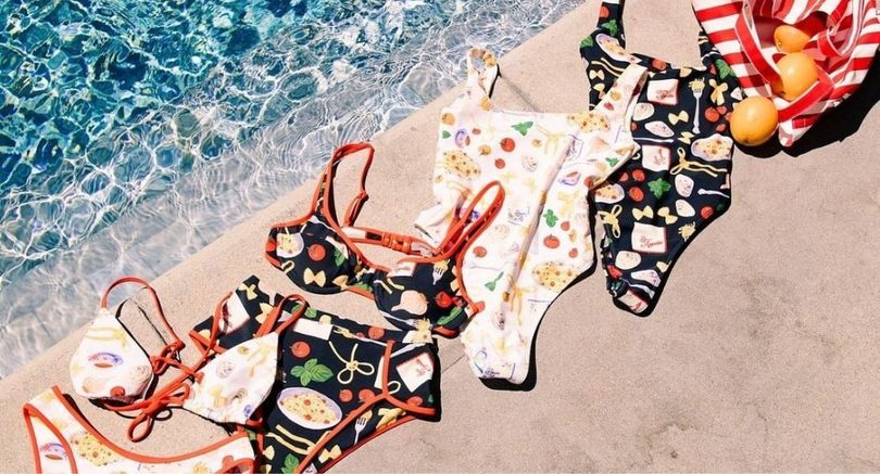 zoveel bikinis vrouwen gemiddeld mee op vakantie