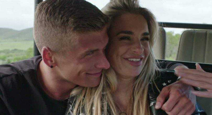 Bachelorette-Joey vertelt wat er &eacute;cht is gebeurd op de 24-uurs date met Gaby