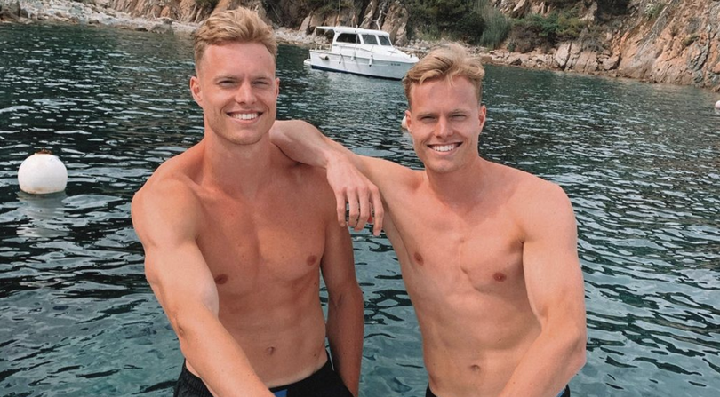 Vier Steamy Saturday met deze superhotte twins!