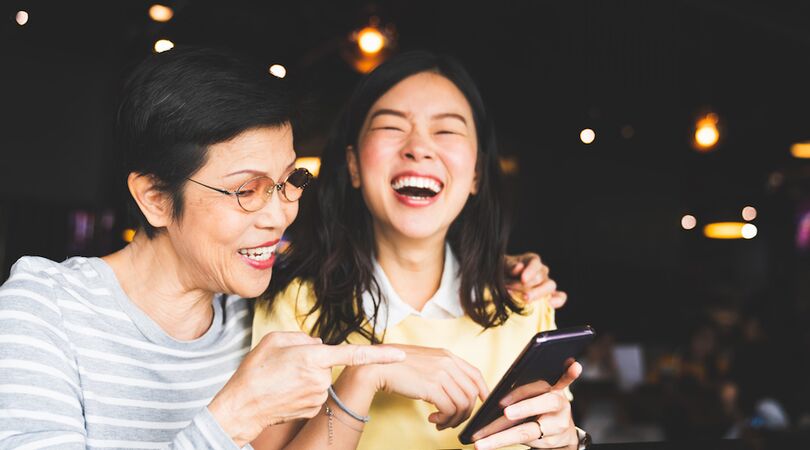 Dit typische appgedrag van ouders herken jij sowieso