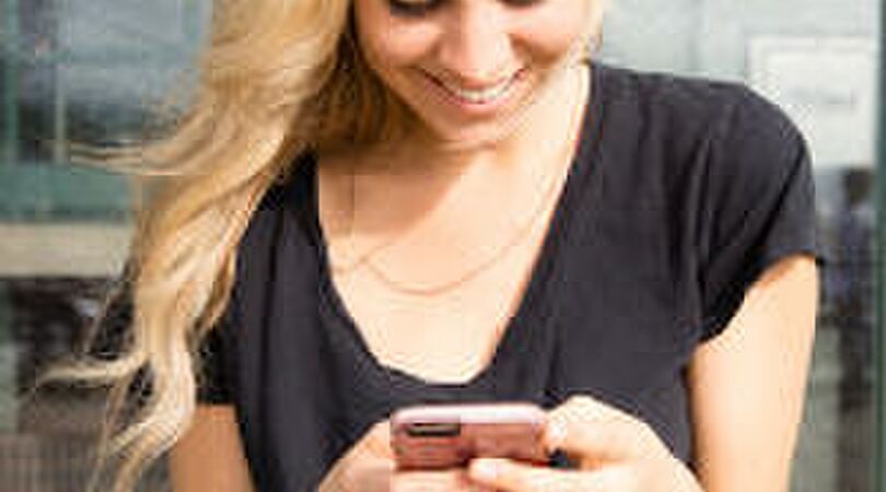 Dit verklaart precies waarom je doof bent als je met iemand aan het appen bent