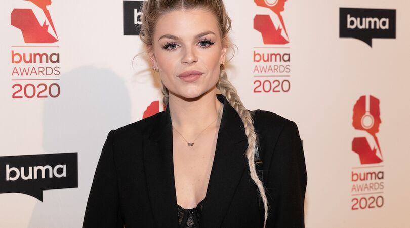 Zien: Snelle en Davina Michelle zingen &rsquo;17 miljoen mensen&rsquo;