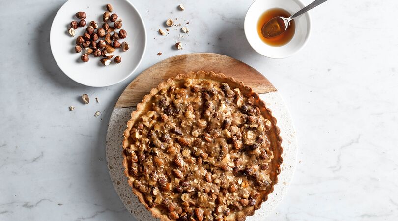 Notentaart en notenkoek maken met &eacute;&eacute;n recept: zo easy bak je beide baksels
