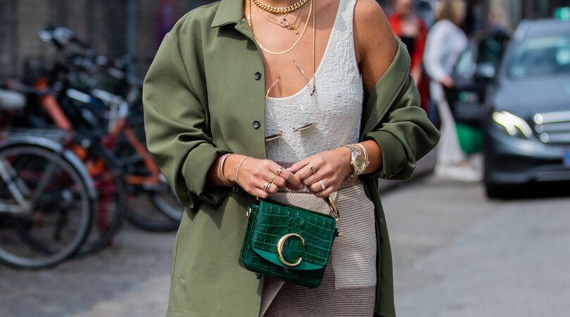 Mouwloze top? Dit zijn de 3 trends + 15 x de mooiste onder 50 euro