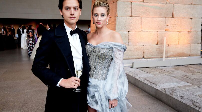 Het lijkt er op dat Riverdale&rsquo;s Cole Sprouse en Lili Reinhart uit elkaar zijn