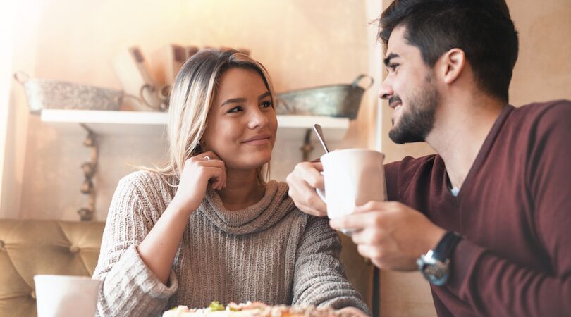 10 tekenen dat hij je ziet als meer dan een vriendin