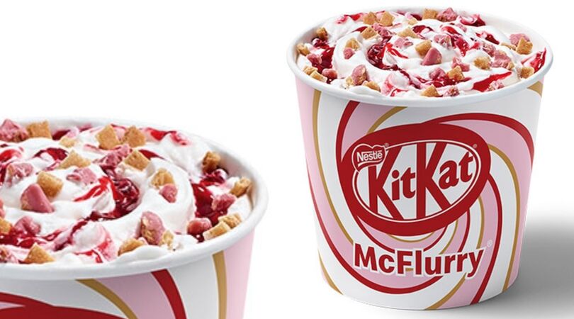 YUM: Deze McFlurry KitKat Ruby (met roze chocolade en aardbeiensaus) mo&eacute;t jij proeven