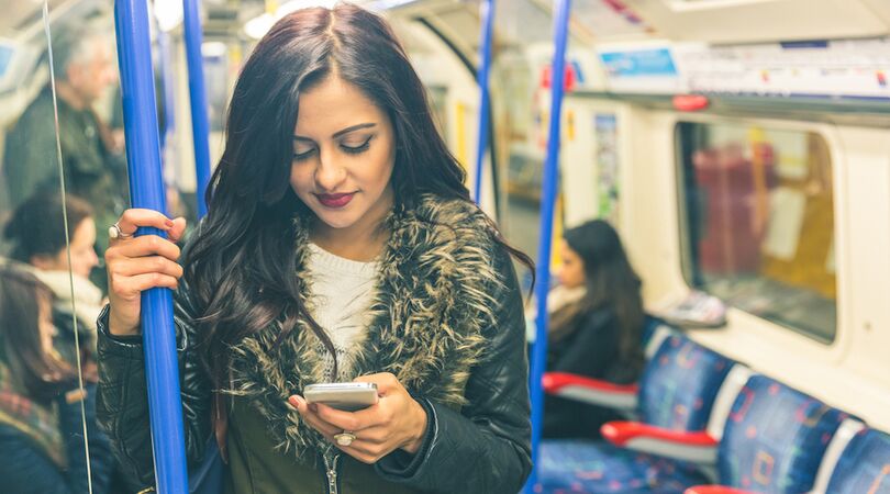 32 gedachten die er door je heen gaan als je met het openbaar vervoer reist