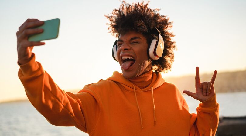 11 knappe TikTok boys die je wil volgen