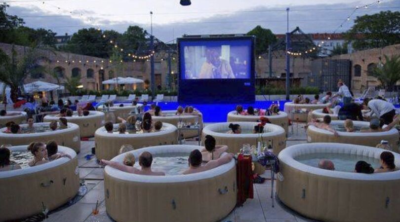 Films kijken vanuit een jacuzzi? Dat kan straks bij deze pop-up cinema