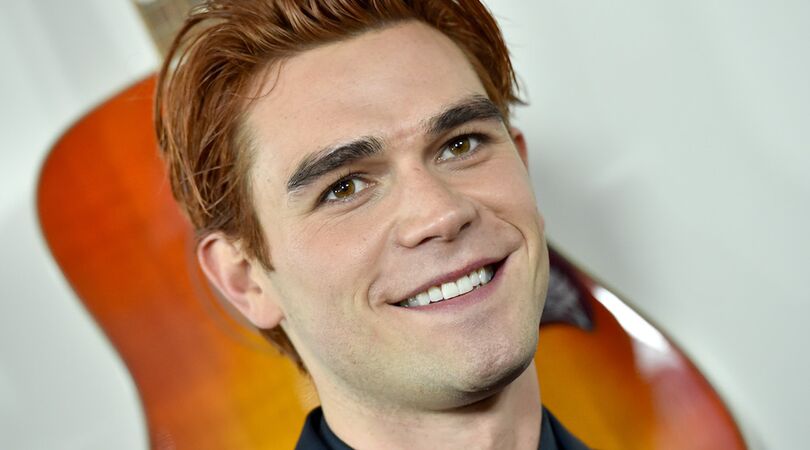 Eindelijk! Ook KJ Apa zit op TikTok en het is hilarisch