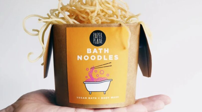 Vergeet de bruisbal: vanaf nu helpen deze (vegan) Bath Noodles jou ontspannen