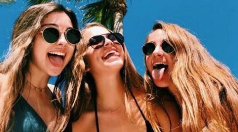 Deze situaties herkent iedereen die weleens op jongerenvakantie is geweest