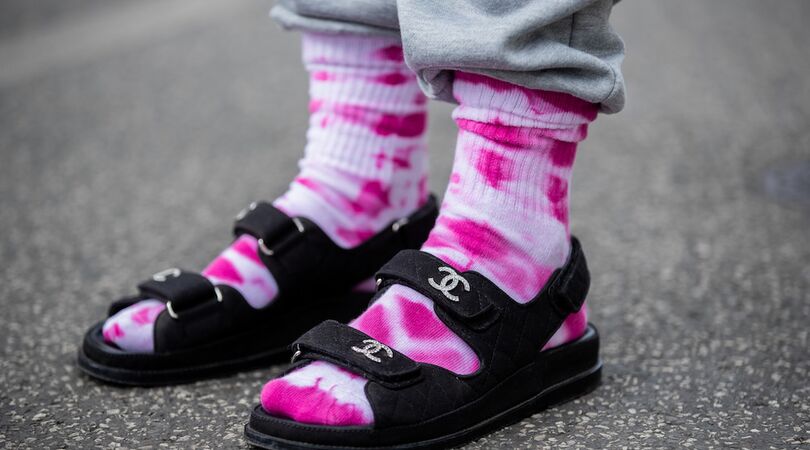 Bizar: sokken in sandelen zijn weer een trend