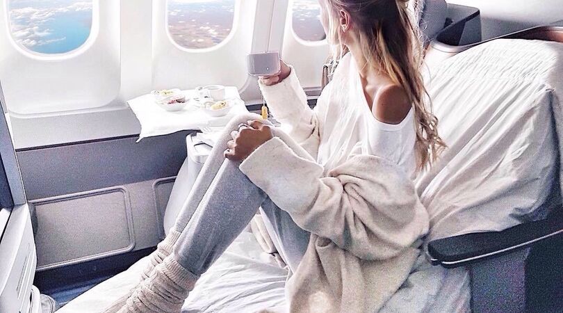 Dit is waarom het raamluikje van het vliegtuig altijd open moet tijdens het opstijgen en landen