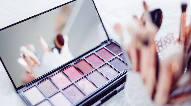 Make-up liefhebbers opgelet: hier kan je nu Huda Beauty producten kopen