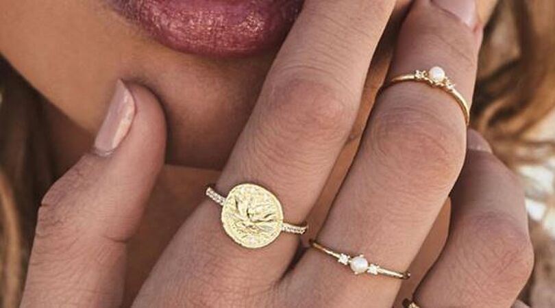 10 mooie goudkleurige ringen voor een perfecte ringparty