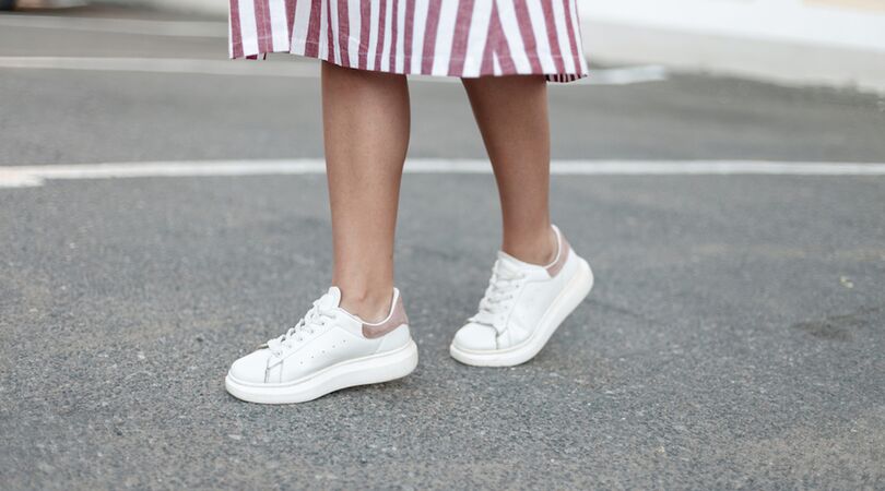 Witte sneakers die je dit najaar echt moet hebben