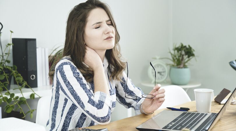 Last van rug- of nekpijn door al dat thuiswerken? Misschien helpen deze tips je ervan af