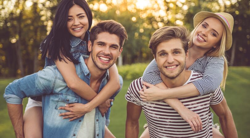 Daten met je bestie? Dit is waarom dubbeldaten goed is voor je relatie