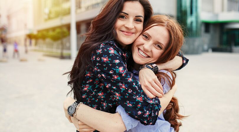 Ben jij opgegroeid met een zus? Deze momenten zal je zeker herkennen