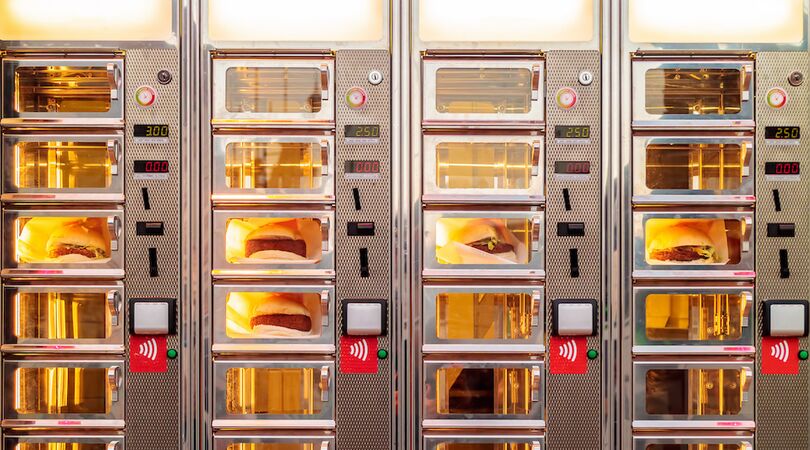 Frikandel lovers opgelet: er bestaan nu mini frikandelbroodjes