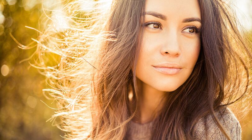 Last van pluizig haar? Een satijnen kussen is je redding