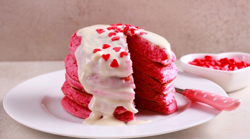 Zo maak je American Red Velvet pancakes
