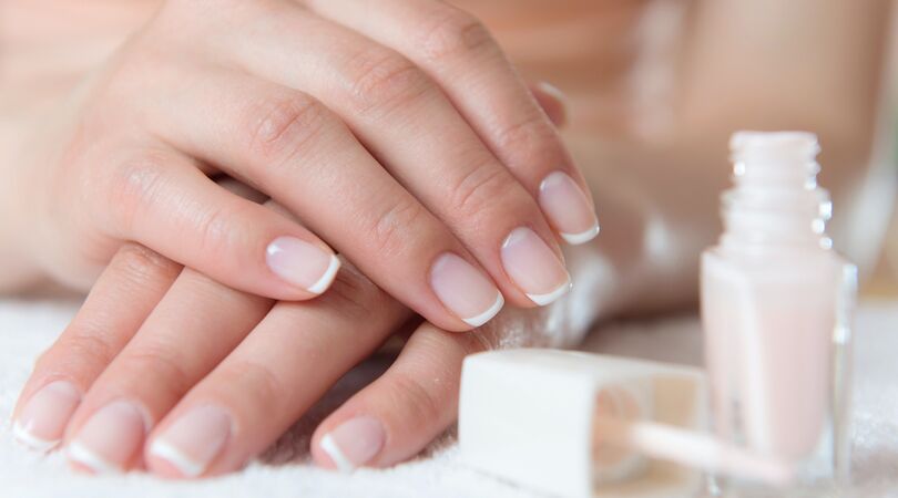 We love it!&nbsp;De kleurrijke French manicure is d&eacute; nieuwe nageltrend&nbsp;