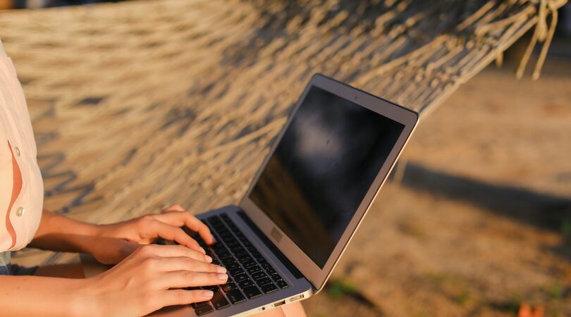 Dit wil je: betaald krijgen voor &lsquo;thuiswerken&rsquo; op Hawaii (en dit is het enige wat je ervoor hoeft te doen)