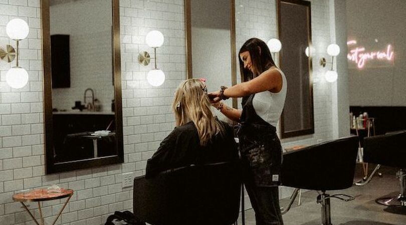 benen-over-elkaar-kapper