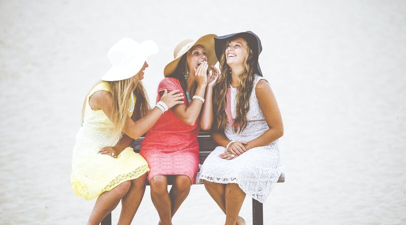 &lsquo;OMG, really?!&rsquo; Zo reageren jouw vriendinnen op de nieuwste gossip