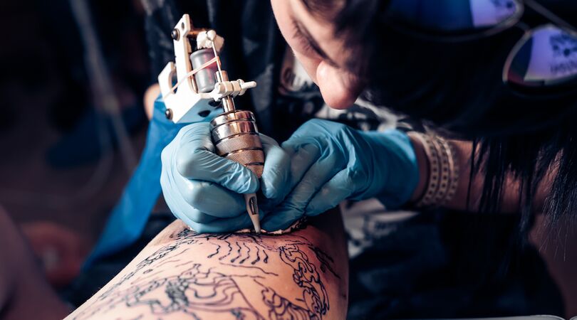Overweeg je een tattoo? Dit zijn de 7 pijnlijkste plekken