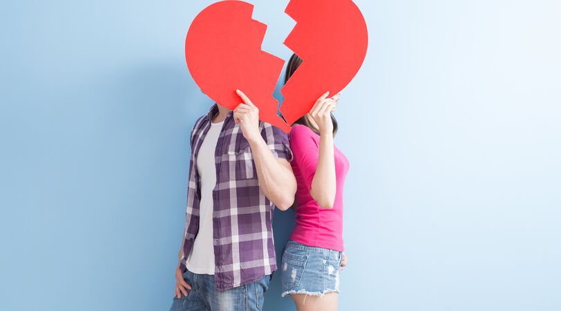 Meisje ontdekt dat haar vriend op Tinder zit&hellip; en maakt het op een geniale manier uit