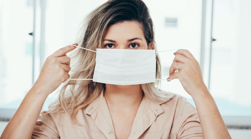 Dit doe je tegen &lsquo;mascne&rsquo;: puisten door mondkapje