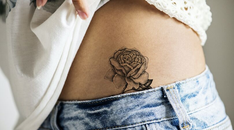 21x inspiratie: de mooiste (grote en subtiele) tattoos voor op je heup