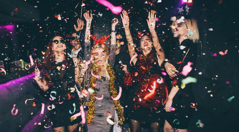 10 dingen die jij en je vriendinnen weer gaan doen als jullie favoriete bar weer open