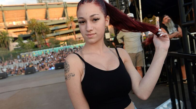 VIDEO: dit is de nieuwe clip van het &lsquo;cash me outside how bout dah&rsquo; meisje